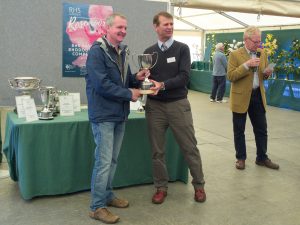 Jaimie received the magnolia cup from David Millais