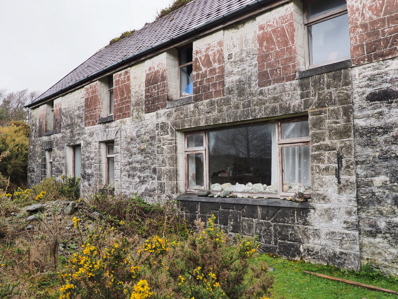 Derelict cottages and farm